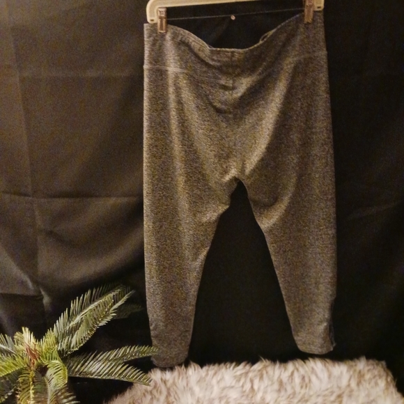 Ebb & Flow capri leggings sz lg - Picture 3 of 7